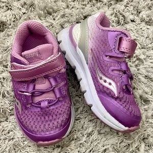 SOLD🚫Saucony Baby Girl Sneakers Metallic Puple Pink sz 4